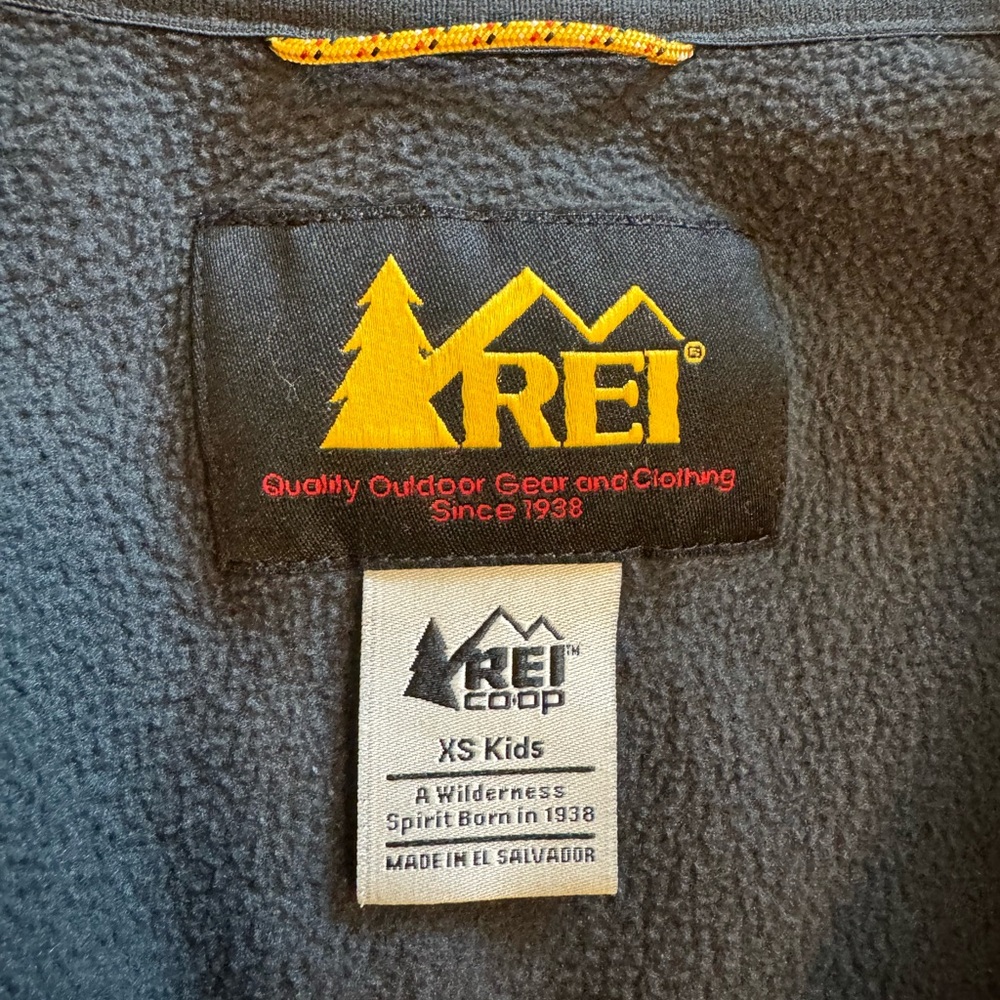 REI Child’s Charcoal Fleece Jacket - Picture 4 of 6